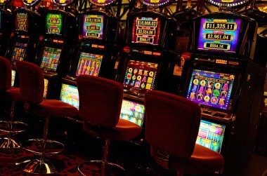 Galactic Gems payout table detailing symbol values and winning combinations